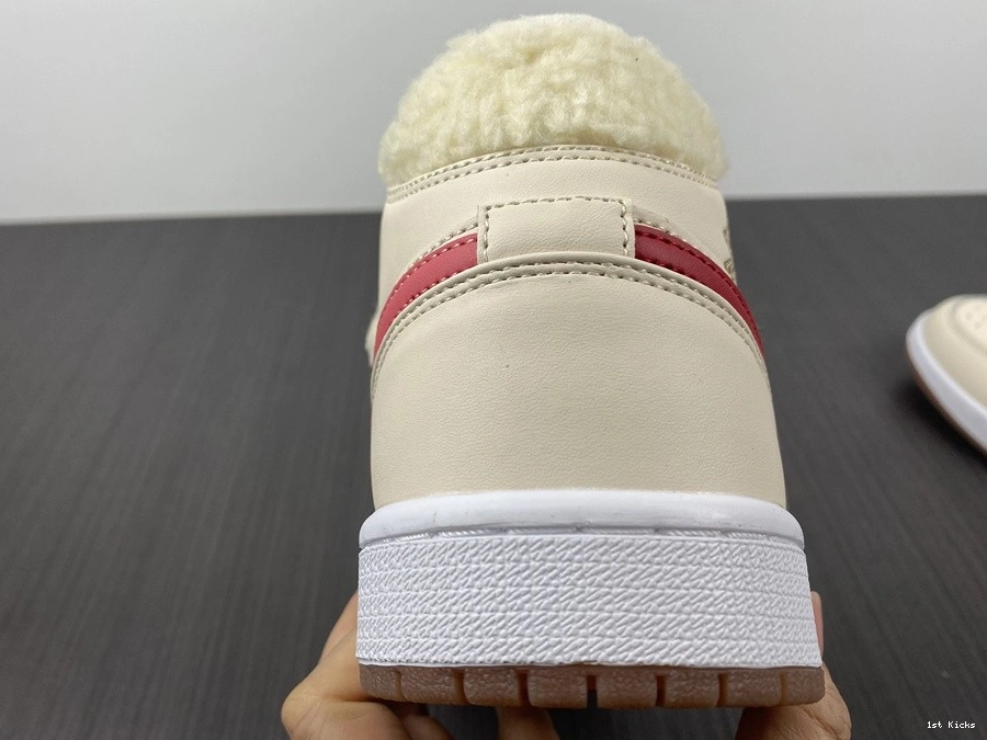 - Fleece (GS) Mid DO2207-264 Jordan White 1 Pearl 0105